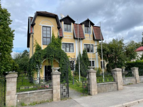 Отель Vikerkaare Villa  Тарту